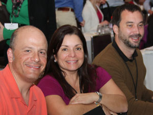 CHDI의 최고 과학자 세 명인 로버트 파시피치, 셀리아 도밍게스, 이그나시오 무뇨스-산후안이 재단의 첨단 약물 개발 프로그램에 대해 발표했습니다.