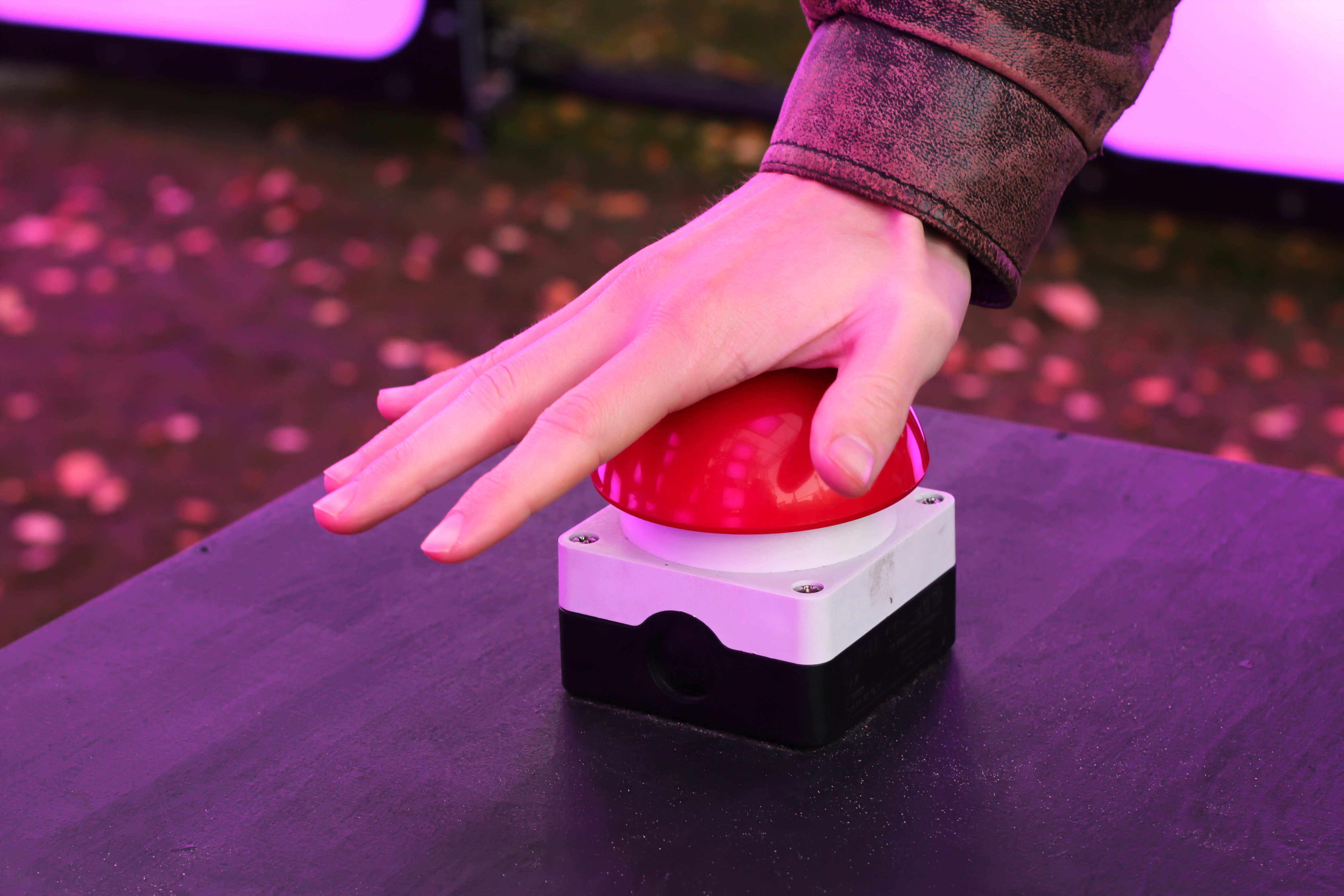 RIDE의 주요 발전은 유전자가 편집된 후 CRISPR 기계가 세포에 의해 파괴되어, 비표적 효과와 분자가 남아있음으로 인한 의도치 않은 결과의 가능성을 줄일 수 있다는 점입니다. 